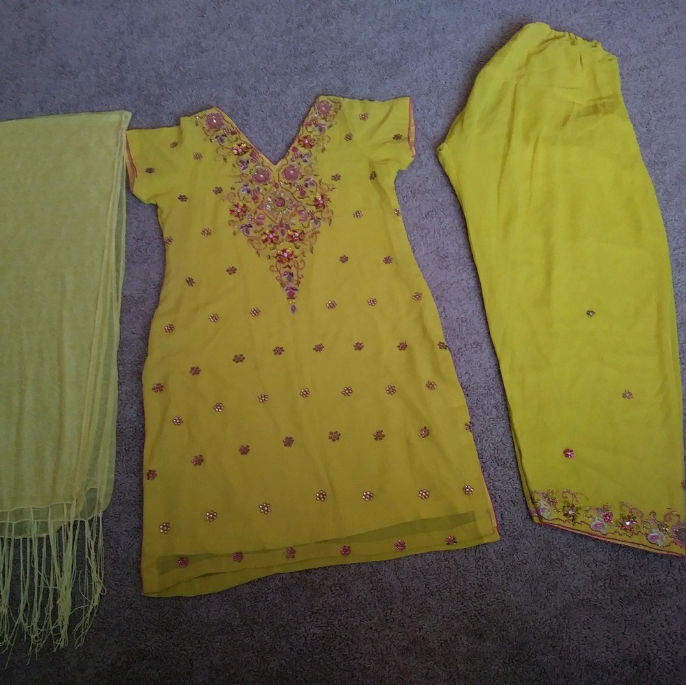 3 piecs indain suite embroidery work on. - Picture 7 of 8